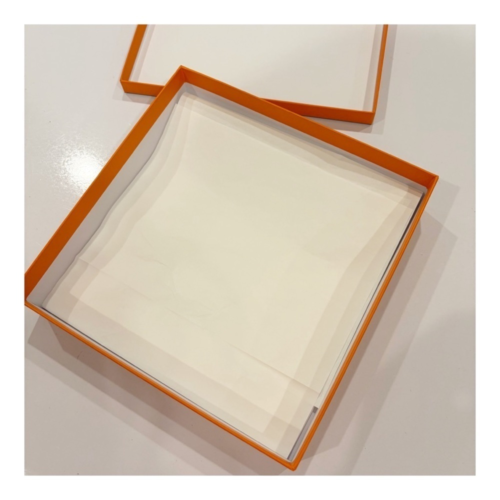 Hermes Small Square Box approx 8” x 8” 1.75” - Picture 4 of 4